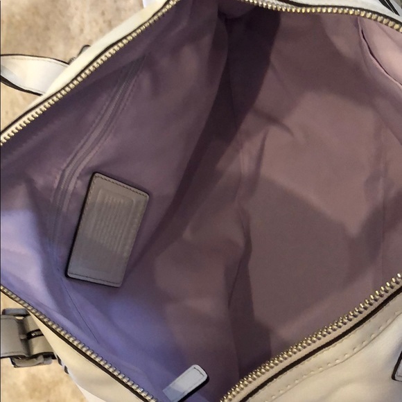 Coach leather tote with shoulder/crossbody strap - Picture 5 of 8